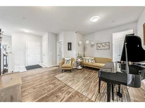 240 Lucas Crescent Nw, Calgary, AB - Indoor