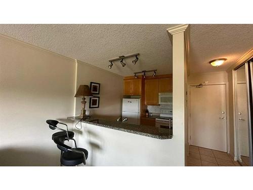 308-4603 Varsity Drive Nw, Calgary, AB - Indoor Photo Showing Kitchen