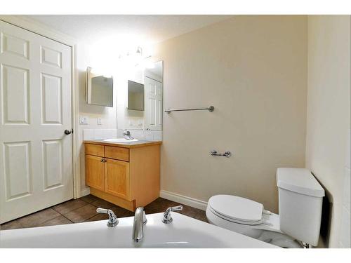 309-1631 28 Avenue Sw, Calgary, AB - Indoor Photo Showing Bathroom