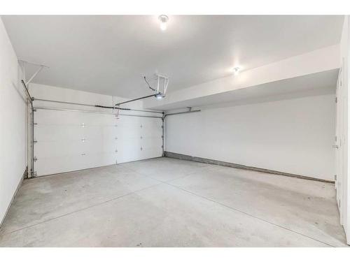 #439-857 Belmont Avenue Sw, Calgary, AB - Indoor Photo Showing Garage