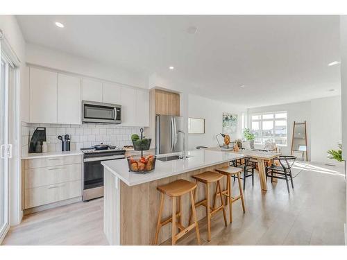 #439-857 Belmont Avenue Sw, Calgary, AB - Indoor Photo Showing Kitchen With Upgraded Kitchen