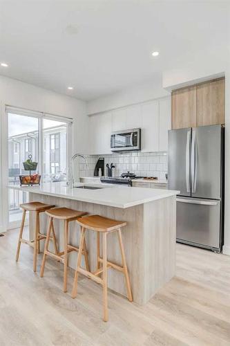 #439-857 Belmont Avenue Sw, Calgary, AB - Indoor Photo Showing Kitchen With Upgraded Kitchen