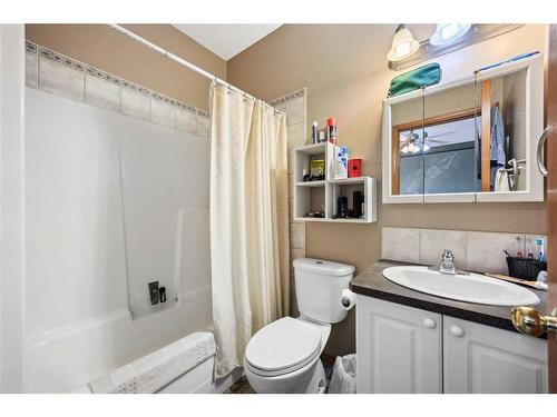 7 Silver Creek Boulevard Nw, Airdrie, AB - Indoor Photo Showing Bathroom