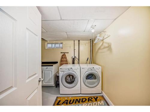 1516 18 Avenue Nw, Calgary, AB - Indoor Photo Showing Laundry Room