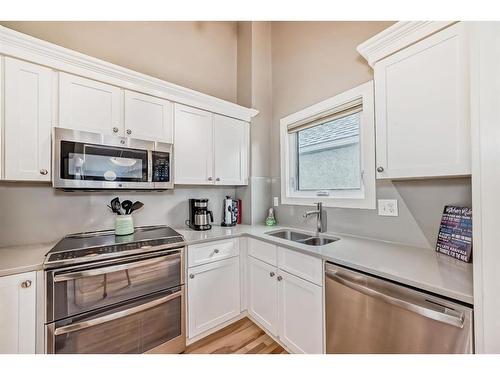 1516 18 Avenue Nw, Calgary, AB - Indoor Photo Showing Kitchen With Double Sink