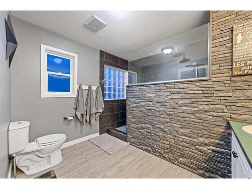 33064 Rr 51, Rural Mountain View County, AB - Indoor Photo Showing Dining Room