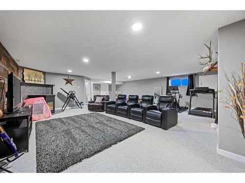 33064 Rr 51, Rural Mountain View County, AB - Indoor Photo Showing Bedroom