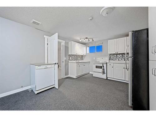 33064 Rr 51, Rural Mountain View County, AB - Indoor Photo Showing Kitchen