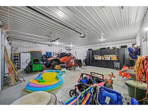 33064 Rr 51, Rural Mountain View County, AB - Indoor Photo Showing Garage