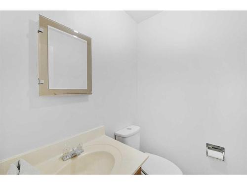 103 Castleridge Road Ne, Calgary, AB - Indoor Photo Showing Bathroom