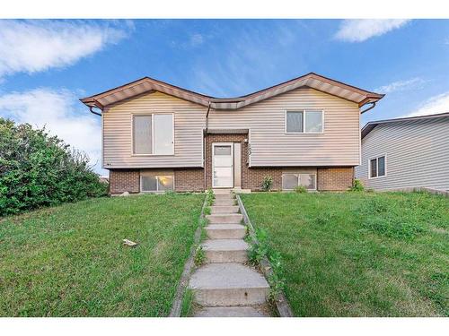 103 Castleridge Road Ne, Calgary, AB - Outdoor