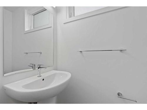 #212-857 Belmont Drive Sw, Calgary, AB - Indoor Photo Showing Bathroom