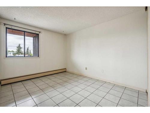 307-1900 25A Street Sw, Calgary, AB - Indoor Photo Showing Other Room