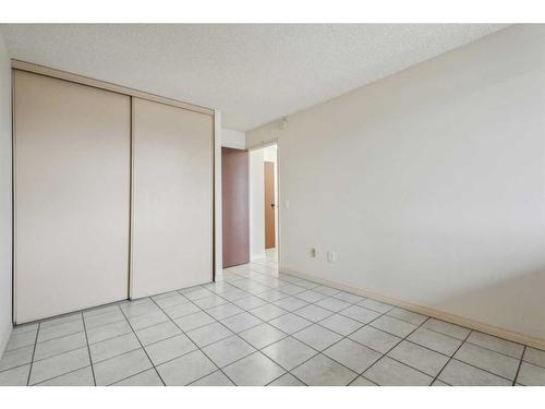 307-1900 25A Street Sw, Calgary, AB - Indoor Photo Showing Other Room