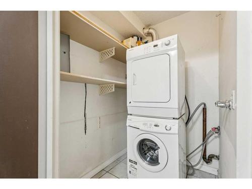 307-1900 25A Street Sw, Calgary, AB - Indoor Photo Showing Laundry Room