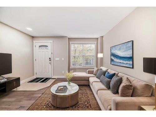 705 Mckenzie Towne Square Se, Calgary, AB - Indoor Photo Showing Living Room