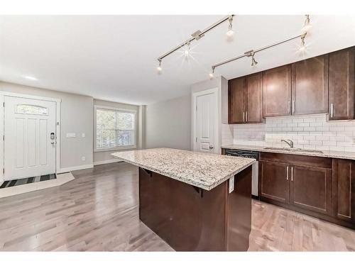 705 Mckenzie Towne Square Se, Calgary, AB - Indoor Photo Showing Kitchen