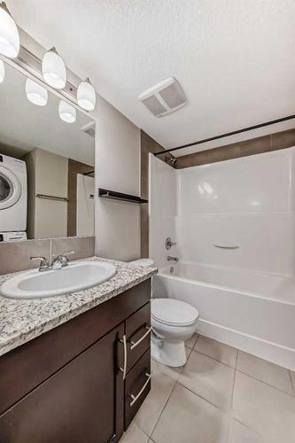 705 Mckenzie Towne Square Se, Calgary, AB - Indoor Photo Showing Bathroom