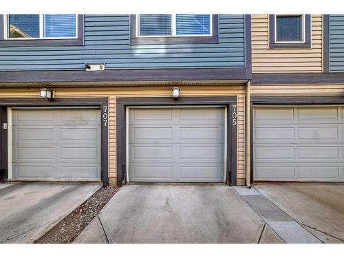 705 Mckenzie Towne Square Se, Calgary, AB -  Photo Showing Garage