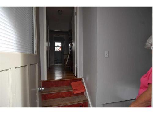 223 31 Avenue Ne, Calgary, AB - Indoor Photo Showing Other Room