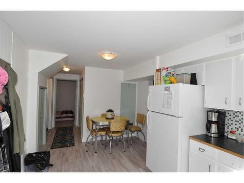 223 31 Avenue Ne, Calgary, AB - Indoor Photo Showing Kitchen