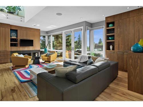 71 Coleridge Crescent Nw, Calgary, AB - Indoor Photo Showing Living Room