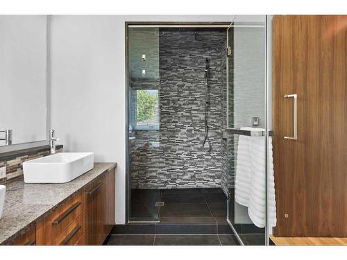 71 Coleridge Crescent Nw, Calgary, AB - Indoor Photo Showing Bathroom