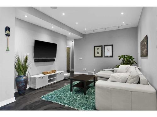 71 Coleridge Crescent Nw, Calgary, AB - Indoor Photo Showing Living Room