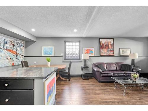 G1-835 19 Avenue Sw, Calgary, AB - Indoor Photo Showing Living Room