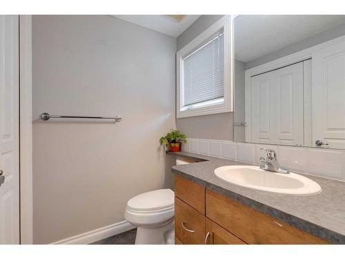 17-133 Rockyledge View Nw, Calgary, AB - Indoor Photo Showing Bathroom