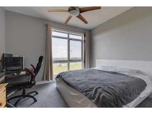 17-133 Rockyledge View Nw, Calgary, AB - Indoor Photo Showing Bedroom