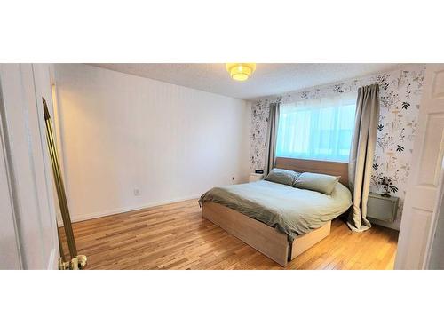 195 Becker Crescent, Fort Mcmurray, AB - Indoor Photo Showing Bedroom