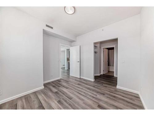 906-210 15 Avenue Se, Calgary, AB - Indoor Photo Showing Other Room