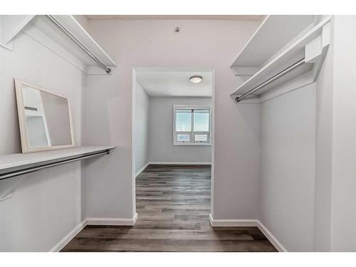 906-210 15 Avenue Se, Calgary, AB - Indoor Photo Showing Other Room