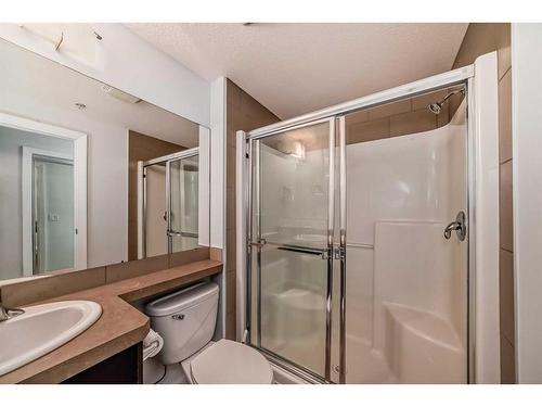 906-210 15 Avenue Se, Calgary, AB - Indoor Photo Showing Bathroom