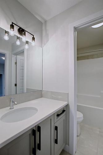 44 Precedence View, Cochrane, AB - Indoor Photo Showing Bathroom