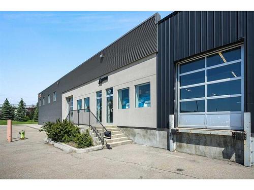 2727 Centre Avenue Se, Calgary, AB 