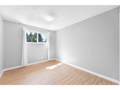 112 Baird Avenue, Cochrane, AB - Indoor Photo Showing Other Room