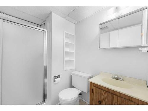 112 Baird Avenue, Cochrane, AB - Indoor Photo Showing Bathroom