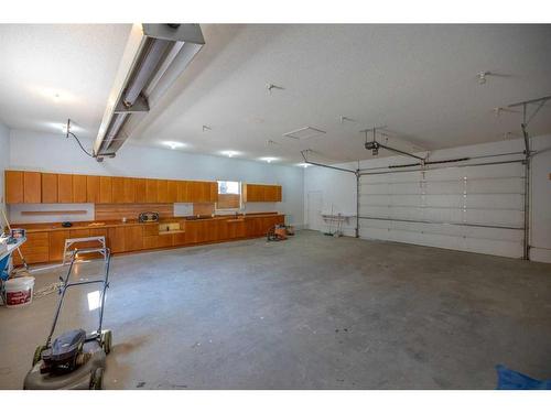 112 Baird Avenue, Cochrane, AB - Indoor Photo Showing Garage