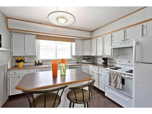 163 Wood Crest Place Sw, Calgary, AB - Indoor Photo Showing Kitchen
