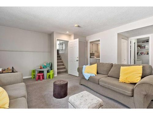 163 Wood Crest Place Sw, Calgary, AB - Indoor Photo Showing Living Room