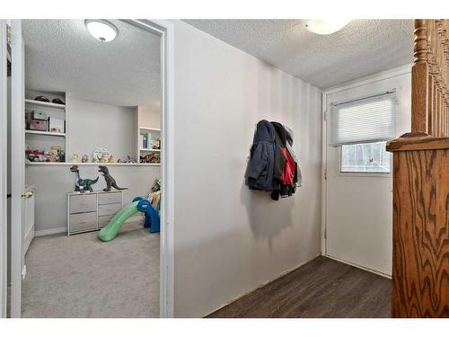 163 Wood Crest Place Sw, Calgary, AB - Indoor