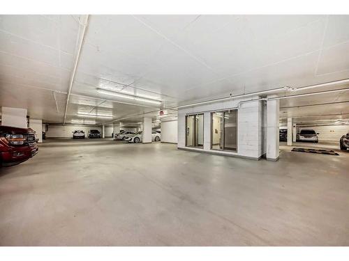 604-128 2 Street Sw, Calgary, AB - Indoor Photo Showing Garage