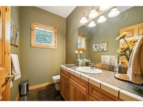 3 Woodlands Estates Crescent, Rural Rocky View County, AB - Indoor Photo Showing Bathroom