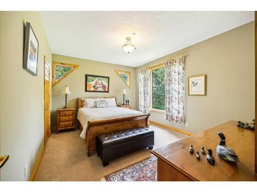 3 Woodlands Estates Crescent, Rural Rocky View County, AB - Indoor Photo Showing Bedroom