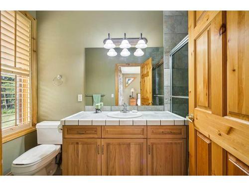 3 Woodlands Estates Crescent, Rural Rocky View County, AB - Indoor Photo Showing Bathroom