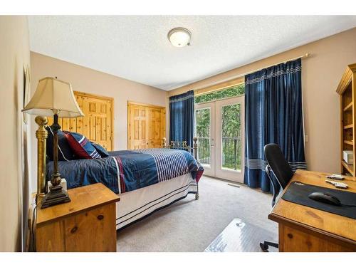 3 Woodlands Estates Crescent, Rural Rocky View County, AB - Indoor Photo Showing Bedroom