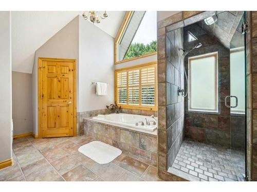 3 Woodlands Estates Crescent, Rural Rocky View County, AB - Indoor Photo Showing Bathroom