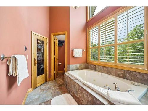 3 Woodlands Estates Crescent, Rural Rocky View County, AB - Indoor Photo Showing Bathroom